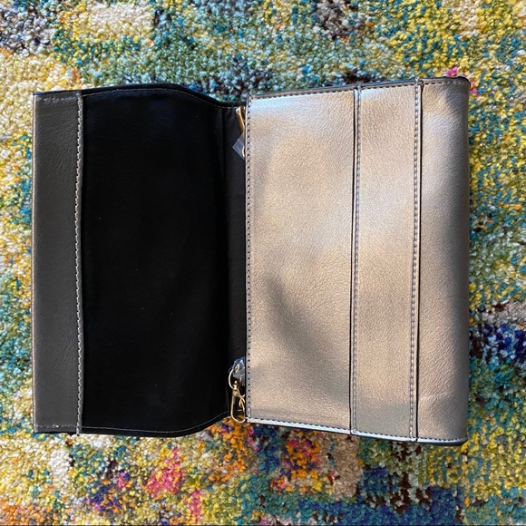 NWOT Clutch purse by Summer Rose 6” x 8” in gold. Straps included. Never… - Picture 2 of 7